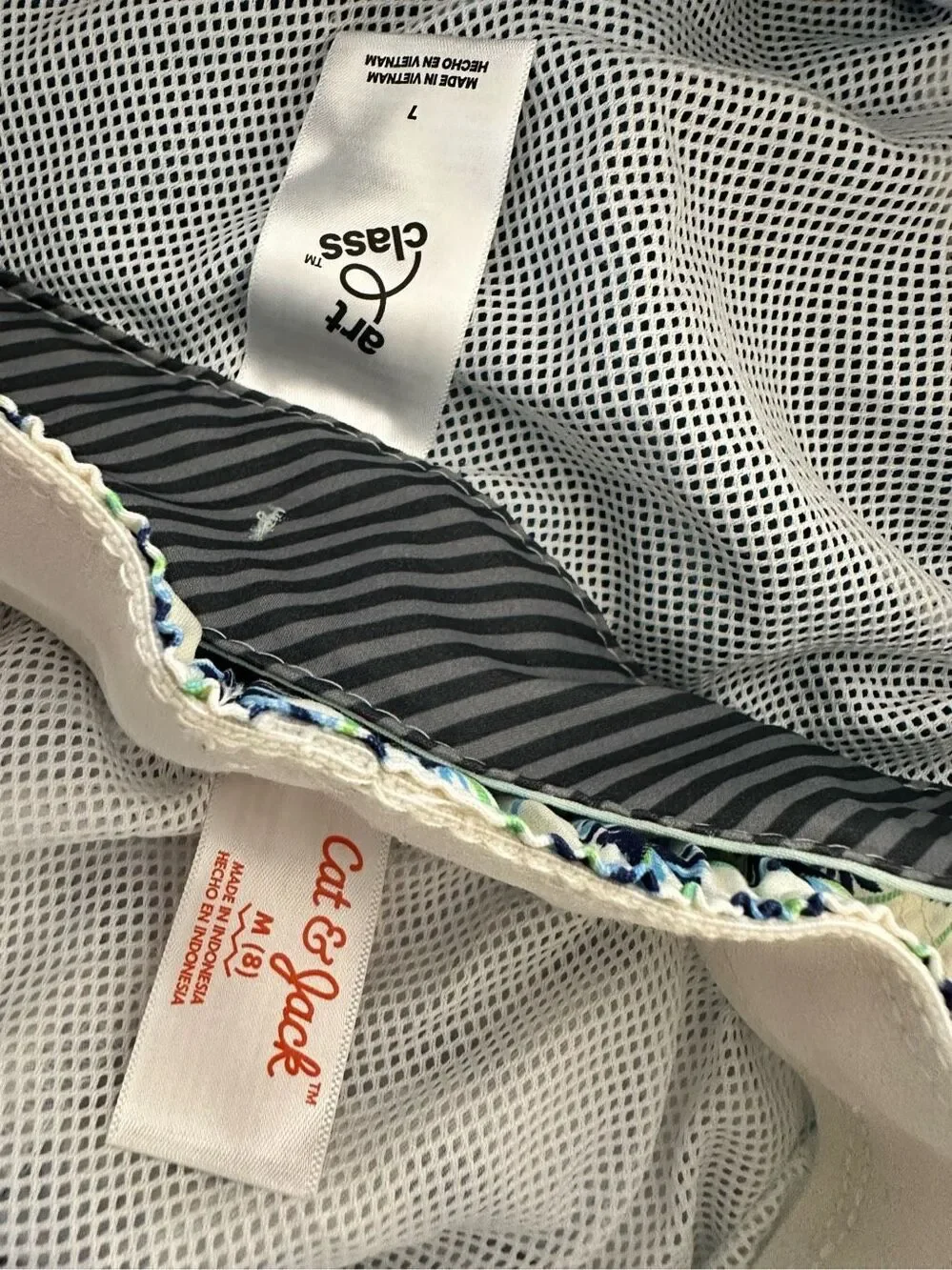 🌸 Target Brands Boys Swim Shorts With Sewn in Liner Size Medium 7/8